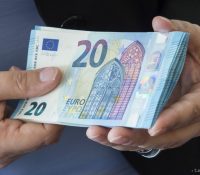 Австрія выплатить здравотником бонус 500 евр за бой проти коронавірусу